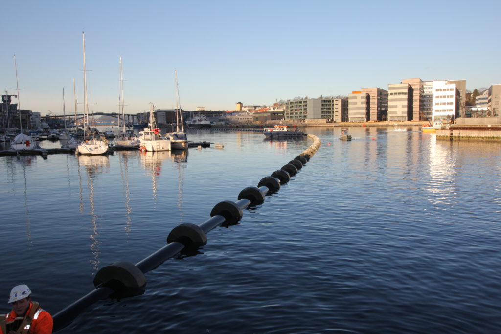 Kabel til Marineholmen Ocean Energy blir lagt ut i 2011